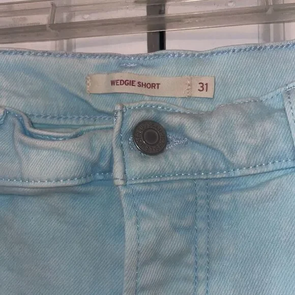 Levi’s wedgie Jean shorts  - Picture 2 of 6